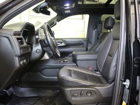 Used 2023 Chevrolet Suburban LT w/ Luxury Package AWD/4WD image 9