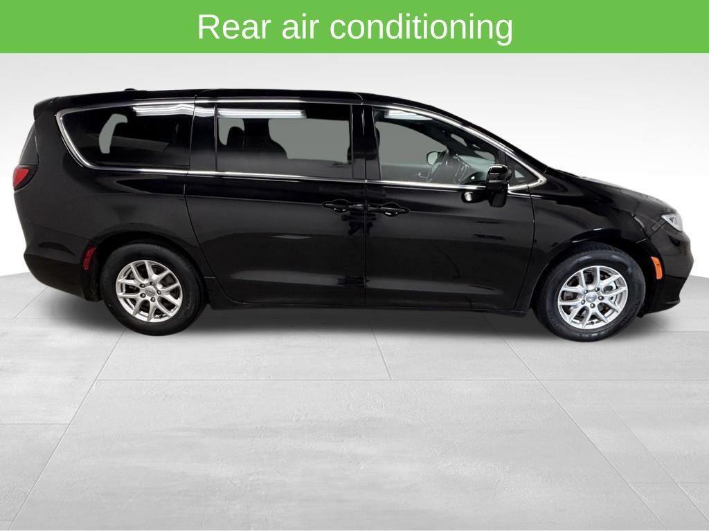 Used 2025 Chrysler Pacifica Select FWD image 8