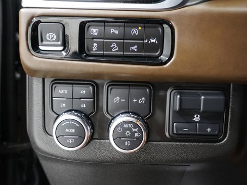 Used 2025 GMC Yukon Denali Ultimate image 35