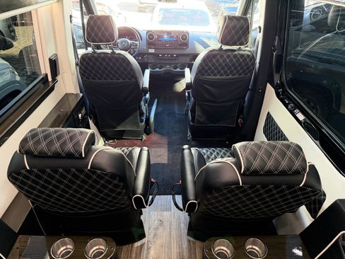 Used 2020 Mercedes-Benz Sprinter 2500 image 59