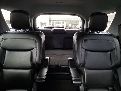 Used 2022 Ford Explorer XLT w/ Equipment Group 202A image 19