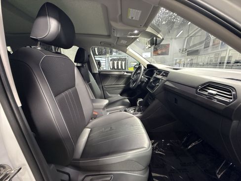 Used 2024 Volkswagen Tiguan SE w/ Panoramic Sunroof Package AWD/4WD image 28
