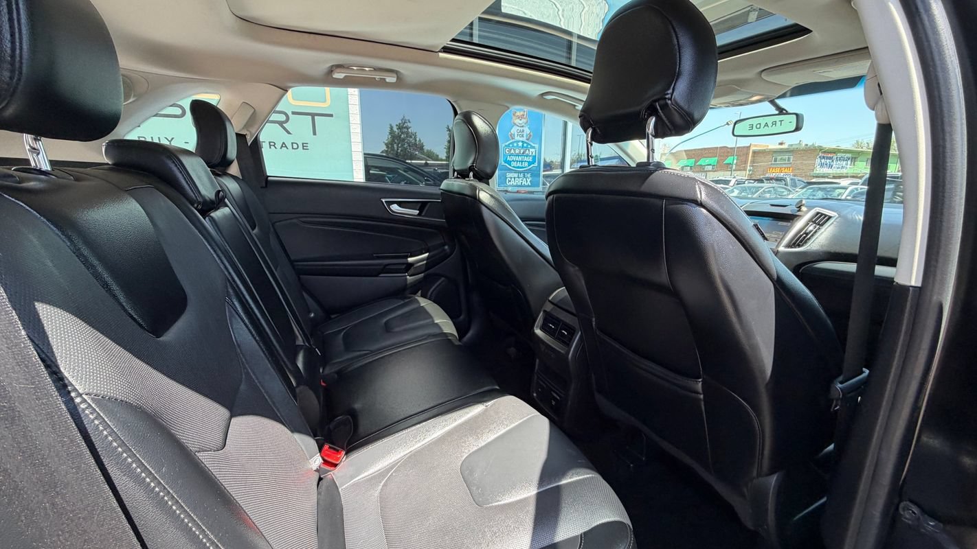 Used 2018 Ford Edge Titanium w/ Equipment Group 301A AWD/4WD image 12