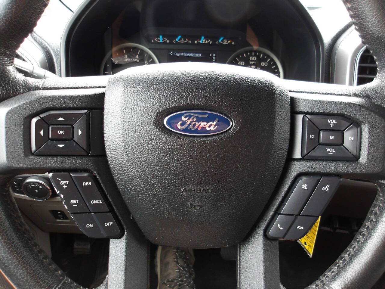 Used 2015 Ford F150 XLT w/ Equipment Group 302A Luxury AWD/4WD image 18
