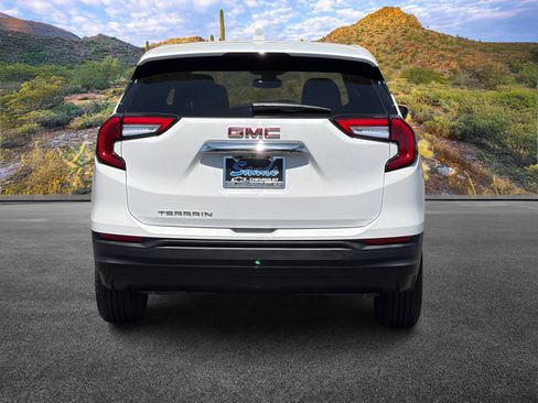 Used 2024 GMC Terrain SLE FWD image 9