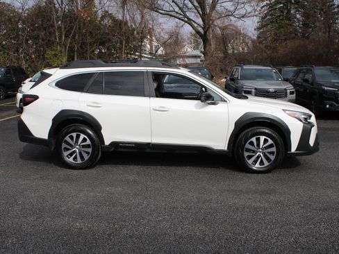 Used 2023 Subaru Outback Premium AWD/4WD image 4