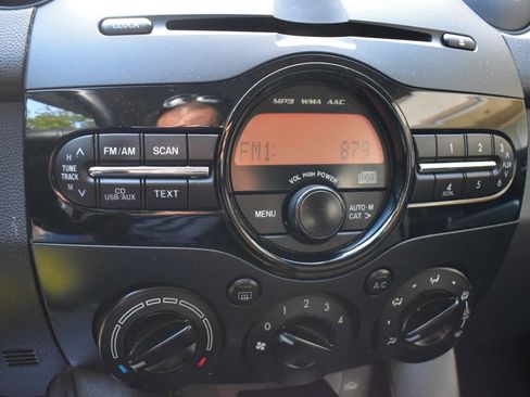 Used 2013 MAZDA MAZDA2 Sport FWD image 22