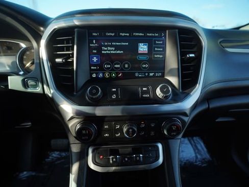 Used 2023 GMC Acadia SLT image 30