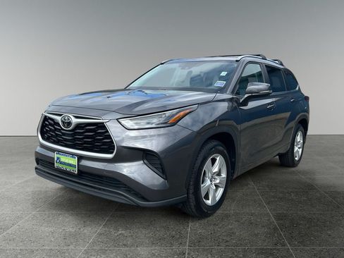 Used 2023 Toyota Highlander L FWD image 3
