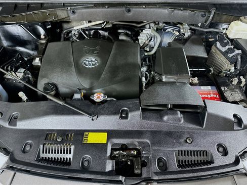 Used 2018 Toyota Highlander XLE image 30