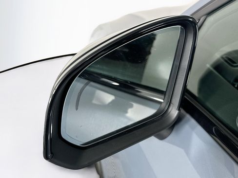 Used 2023 Volvo XC40 B4 Plus FWD image 16