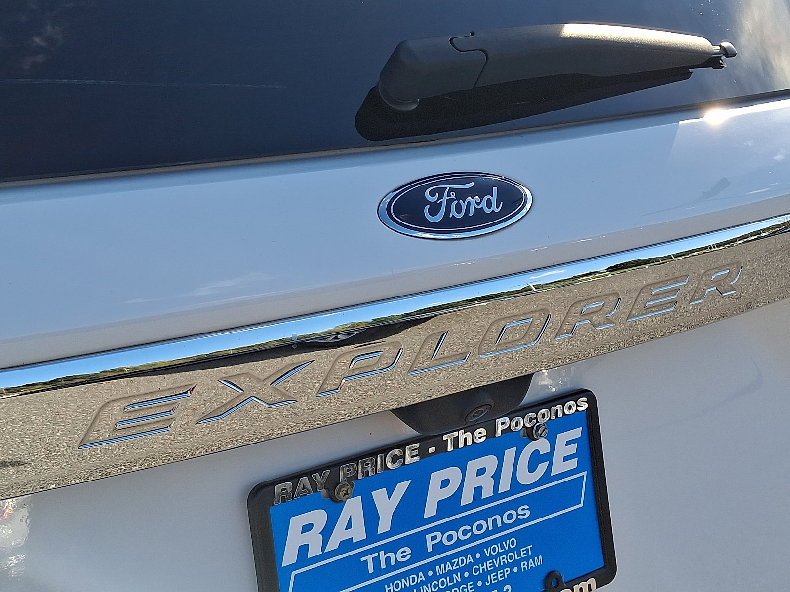 Used 2023 Ford Explorer XLT AWD/4WD image 31