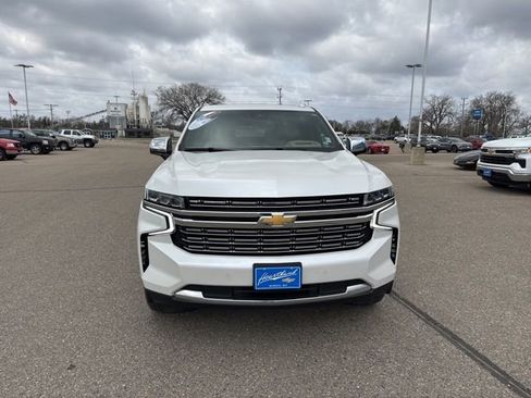 Used 2024 Chevrolet Suburban Premier w/ Premium Package AWD/4WD image 2