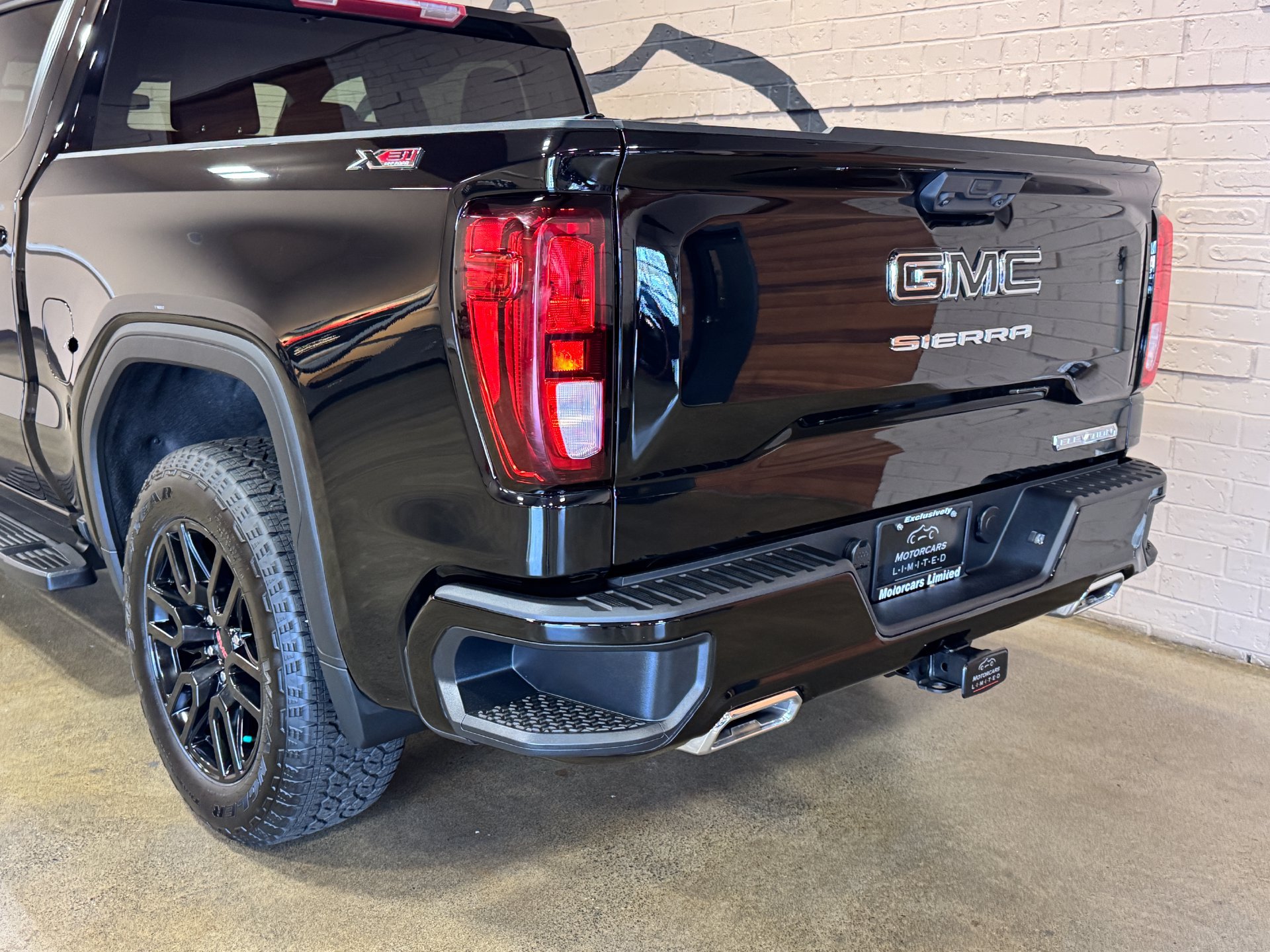 Used 2024 GMC Sierra 1500 Elevation w/ LPO, Elevation Black Package AWD/4WD image 17