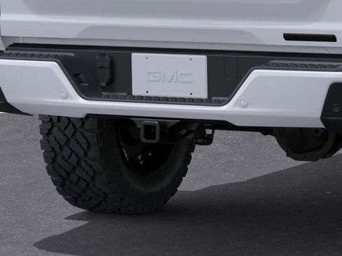 New 2026 GMC Canyon Elevation w/ LPO, Black Badging Package RWD image 14