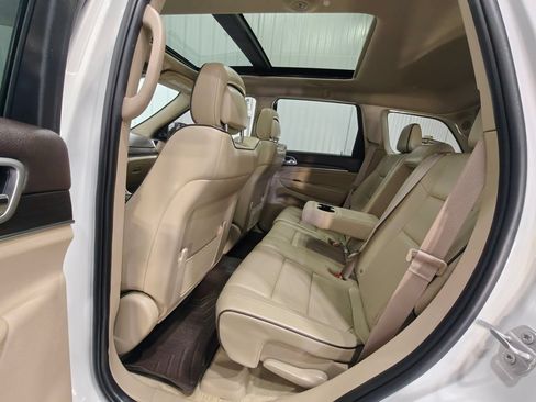 Used 2018 Jeep Grand Cherokee Overland AWD/4WD image 27
