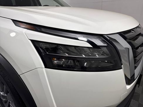 Used 2024 Nissan Pathfinder S AWD/4WD image 12