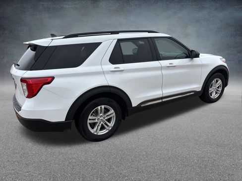 Used 2021 Ford Explorer XLT image 5