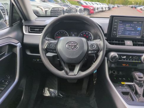 Used 2022 Toyota RAV4 LE FWD image 15