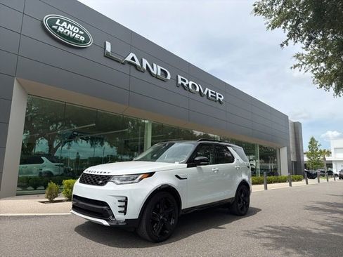 Used 2025 Land Rover Discovery Dynamic SE AWD/4WD image 1