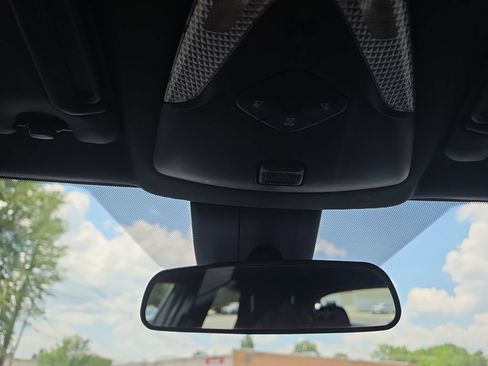 Used 2020 Toyota C-HR XLE FWD image 24