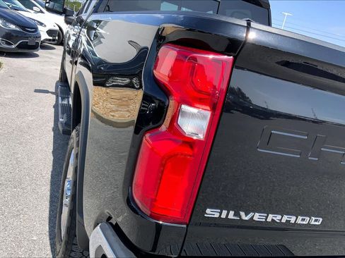 Used 2022 Chevrolet Silverado 2500 LTZ w/ LTZ Convenience Package image 29