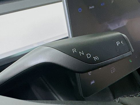 Used 2022 Tesla Model Y Performance image 24