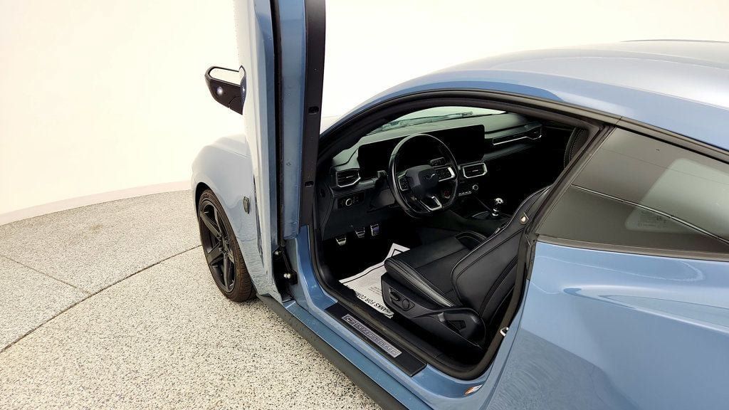 Used 2025 Ford Mustang GT Premium RWD image 12