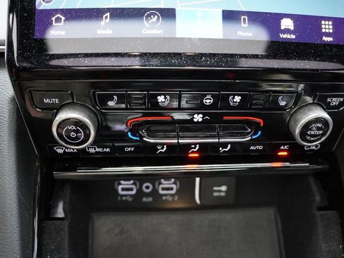 Used 2021 Jeep Grand Cherokee L Overland w/ Luxury Tech Group IV AWD/4WD image 8