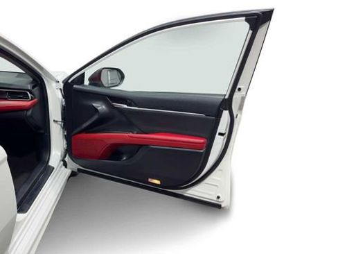Used 2023 Toyota Camry XSE FWD image 9