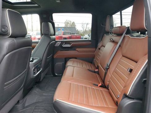 Used 2024 GMC Sierra 3500 Denali Ultimate AWD/4WD image 28
