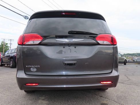 Used 2020 Chrysler Voyager Lxi FWD image 25