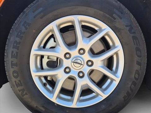 Used 2022 Chrysler Voyager LX FWD image 30