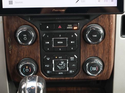 Used 2014 Ford F150 Lariat w/ Equipment Group 502A Luxury RWD image 31
