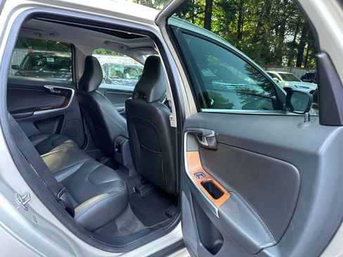 Used 2017 Volvo XC60 T6 Inscription w/ Preferred Option Package image 12