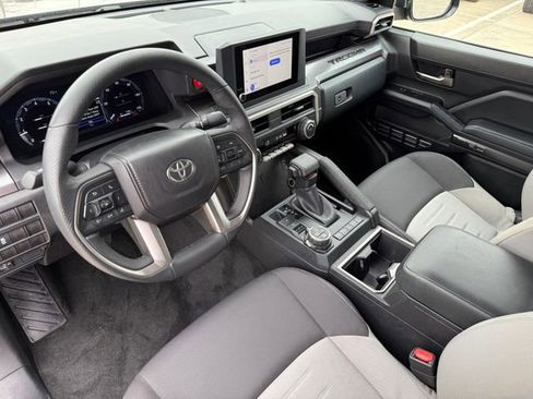 Used 2025 Toyota Tacoma TRD Off-Road image 10