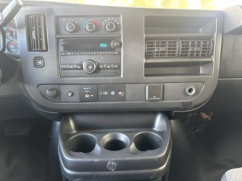 Used 2018 GMC Savana 3500 LT w/ LT Preferred Equipment Group image 17