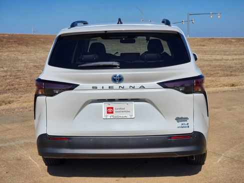 Used 2023 Toyota Sienna XLE image 8