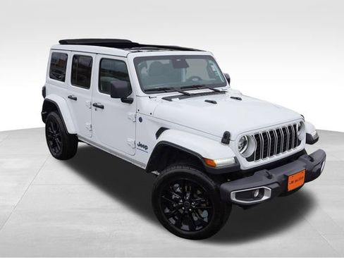 Certified 2025 Jeep Wrangler Unlimited Sahara w/ Safety Group image 4