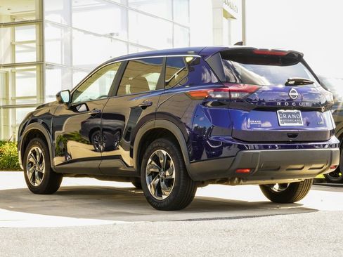 Used 2025 Nissan Rogue SV AWD/4WD image 11