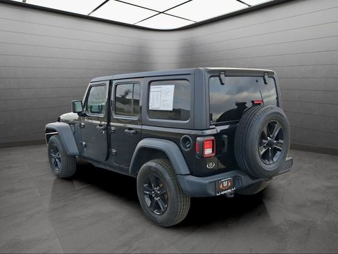 Used 2022 Jeep Wrangler Unlimited Sport image 3