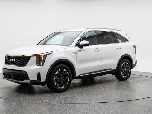 Used 2024 Kia Sorento S image 3