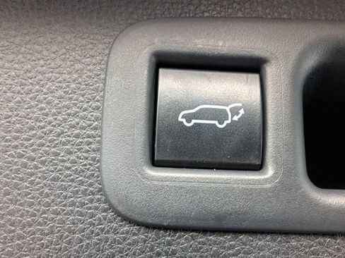 Used 2023 Volkswagen Taos SEL AWD/4WD image 13