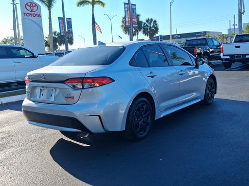 Used 2021 Toyota Corolla LE image 9