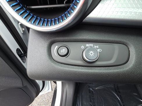 New 2026 Chevrolet Trax LT w/ Sunroof Package FWD image 20