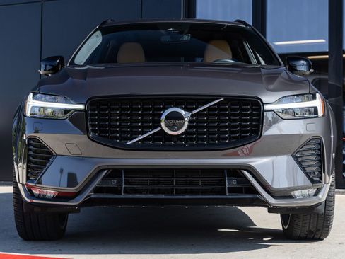 Used 2024 Volvo XC60 B5 Ultimate w/ Protection Package Premier AWD/4WD image 4