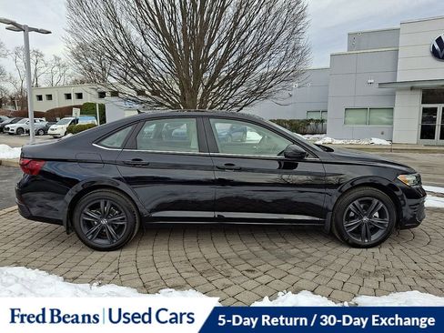 Certified 2024 Volkswagen Jetta SE w/ Panoramic Sunroof Package image 7