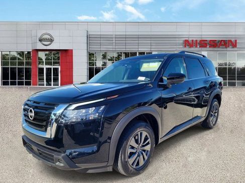 Certified 2025 Nissan Pathfinder SV FWD image 10