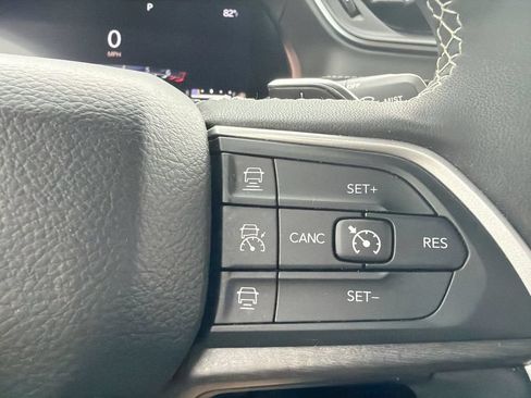 Used 2023 Jeep Grand Cherokee Limited w/ Black Appearance Package AWD/4WD image 26