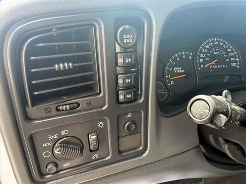Used 2006 Chevrolet Silverado 1500 LT w/ Light Duty Power Package AWD/4WD image 12